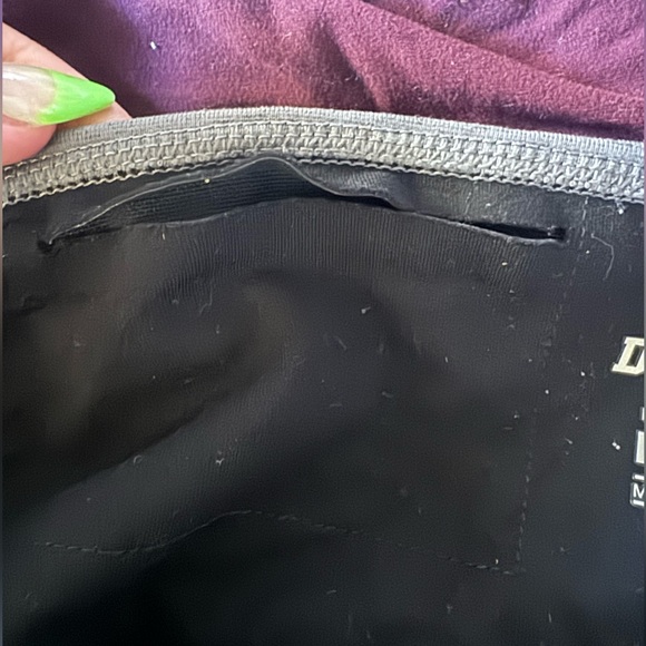 Nike Women’s Grey Capri Leggings with Waistband Pocket - Picture 4 of 4